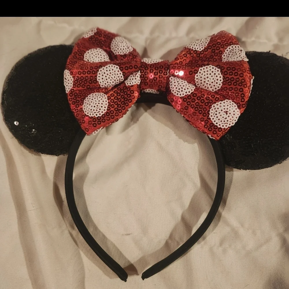 Disney Black Minnie Mouse Ear Headband with Red Sequin Polka Dot Bow Vacation - Picture 1 of 2